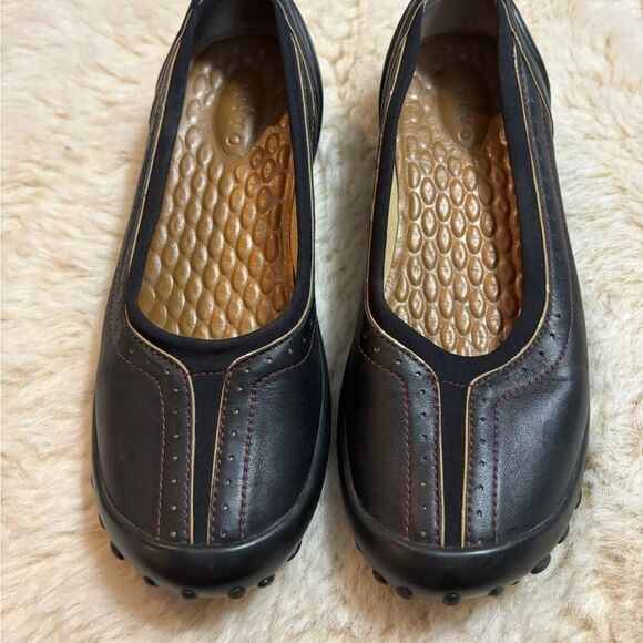 Privo Women’s Dark Brown and Black Loafers - Picture 2 of 9